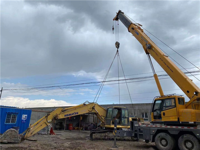 兴城市25吨吊车的工作半径是多少？