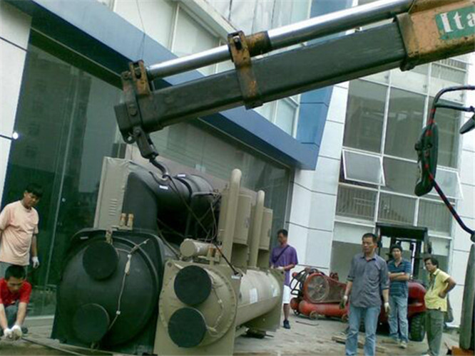 兴城市随车吊和汽车吊的核心区别是什么？哪种更省钱？