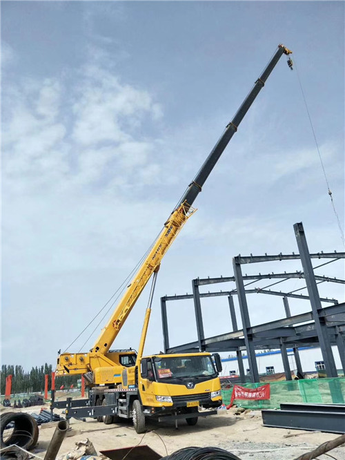兴城市超高层建筑钢结构吊装案例